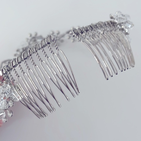 Austrian crystal headpiece with combs - Picture 4 of 5